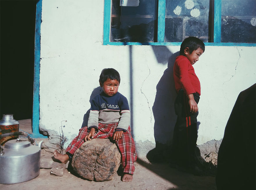 16 Portraits Of Nepalese Kids That I Took While Traveling In Nepal 16 Portraits Of Nepalese Kids That I Took While Traveling In Nepal