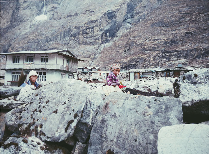 16 Portraits Of Nepalese Kids That I Took While Traveling In Nepal 16 Portraits Of Nepalese Kids That I Took While Traveling In Nepal