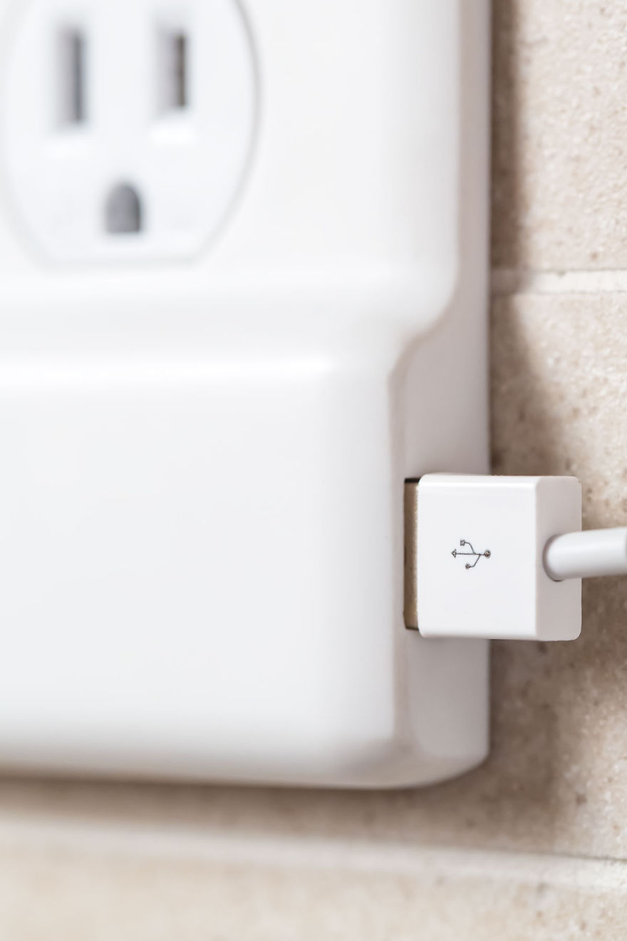 Outlet Plate Turns Your Wall Into A USB Charger