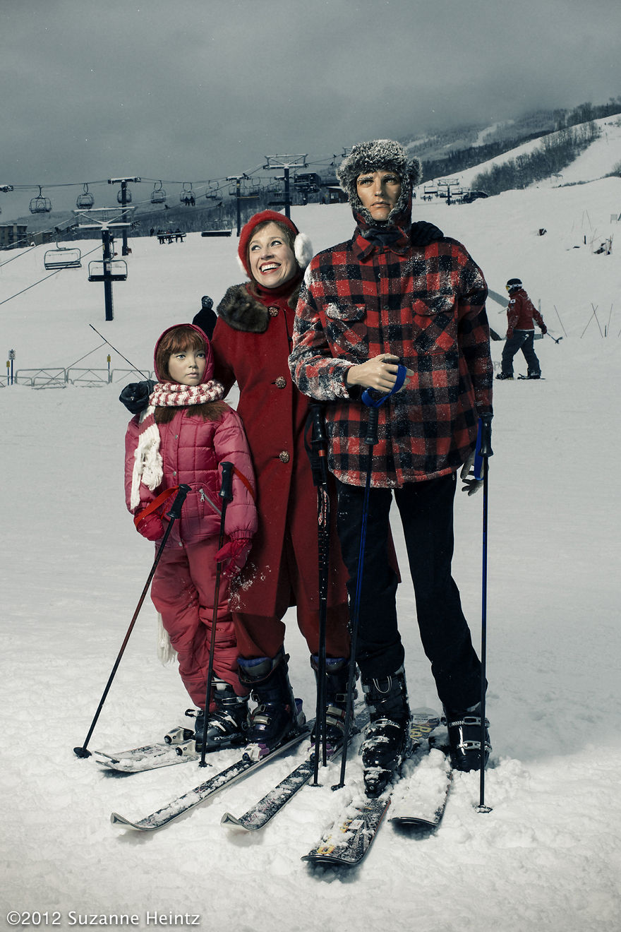 Unwed Woman Takes Photos With Mannequin Family Over 14 Years Unwed Woman Takes Photos With Mannequin Family Over 14 Years