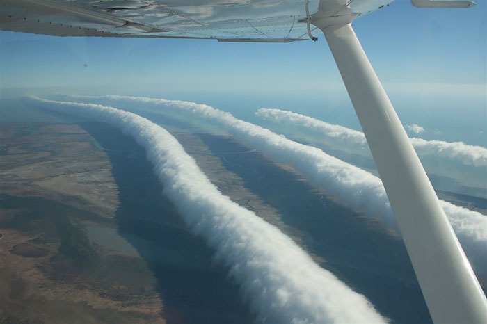 "Morning Glory" Clouds Look Like Ropes