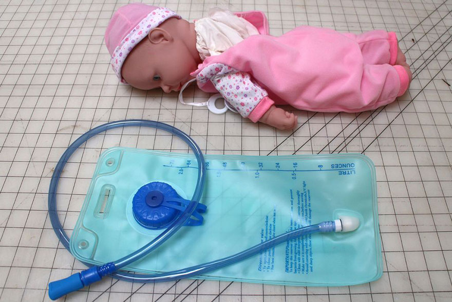 baby-flask-public-drinking-mike-warren-8 baby-flask-public-drinking-mike-warren-8