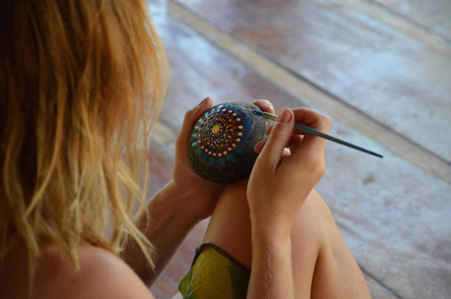 Artist Creates Rock Art With Monkeys In The Costa Rican Jungle Artist Creates Rock Art With Monkeys In The Costa Rican Jungle