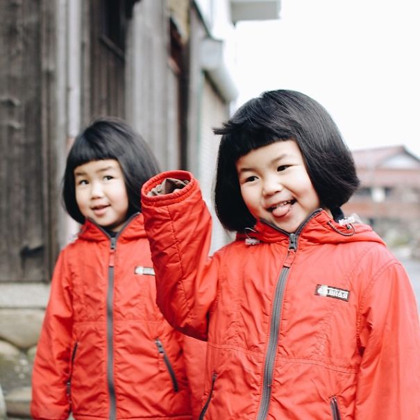 Dad Photographs His Inseparable Twin Daughters Having Twice The Fun