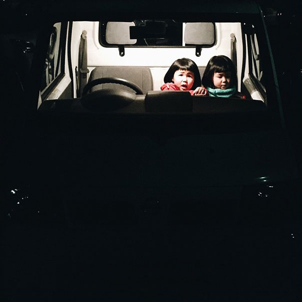 childhood-twin-sisters-family-pictures-sunmoooon-akira-oozawa-10