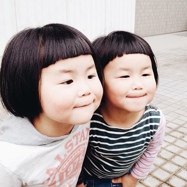 Dad Photographs His Inseparable Twin Daughters Having Twice The Fun