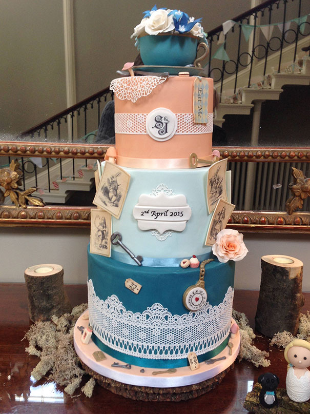 Alice In Wonderland Cake
