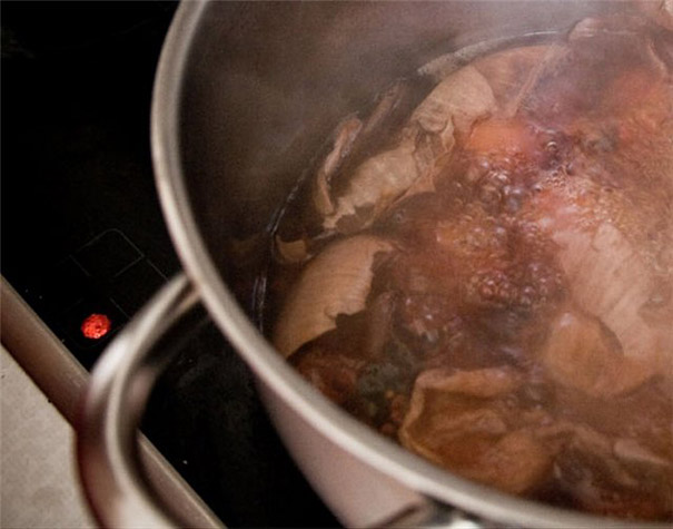 Glue Dried Flowers And Boil Eggs With Onion Peels