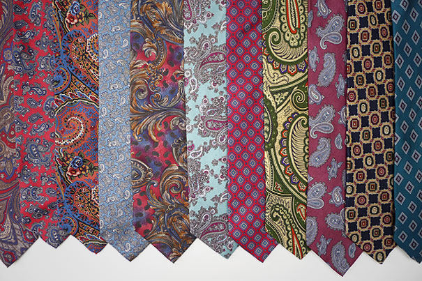 Wrap An Egg In An Old Tie And Boil In Water With Vinegar