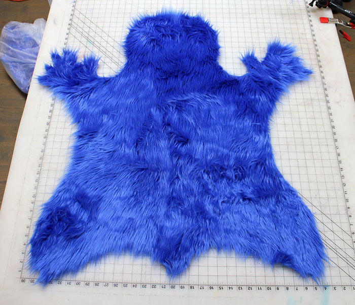 diy-cookie-monster-fur-rug-pillow-11 diy-cookie-monster-fur-rug-pillow-11