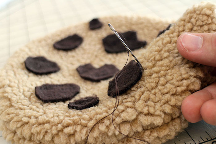 diy-cookie-monster-fur-rug-pillow-14 diy-cookie-monster-fur-rug-pillow-14