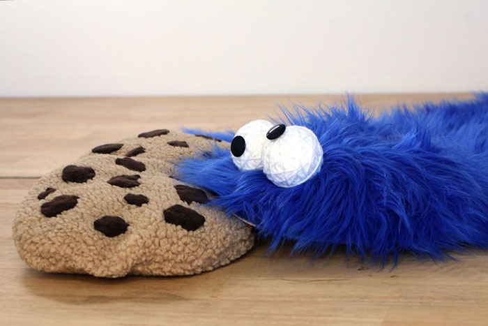 diy-cookie-monster-fur-rug-pillow-15 diy-cookie-monster-fur-rug-pillow-15