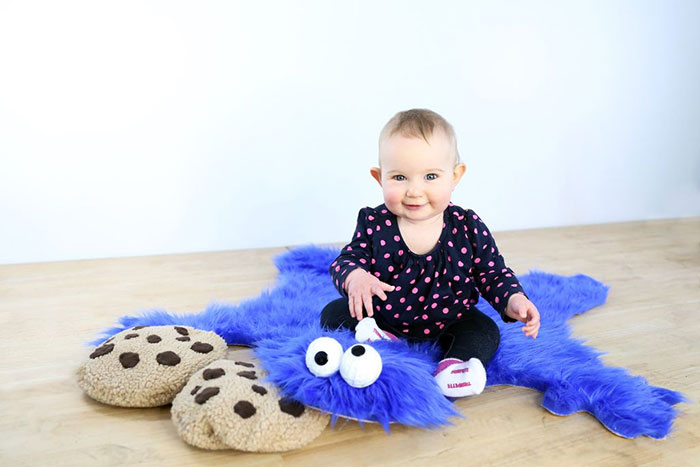 diy-cookie-monster-fur-rug-pillow-6 diy-cookie-monster-fur-rug-pillow-6