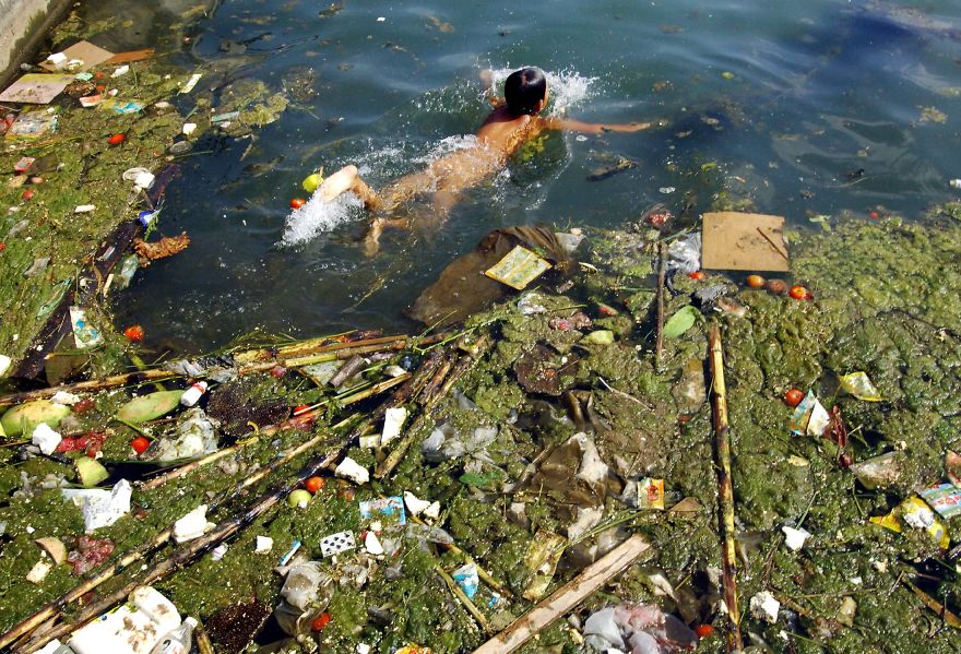 Child Swims In A Polluted Reservoir, Pingba
