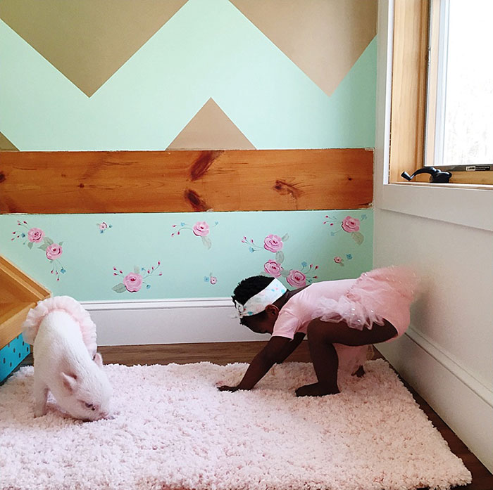 girl-piglet-friendship-tutu-twins-libby-pearl-11