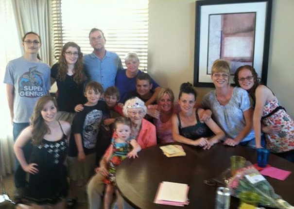 newborn-baby-girl-meets-grandma-101-year-difference-rosa-camfield-1