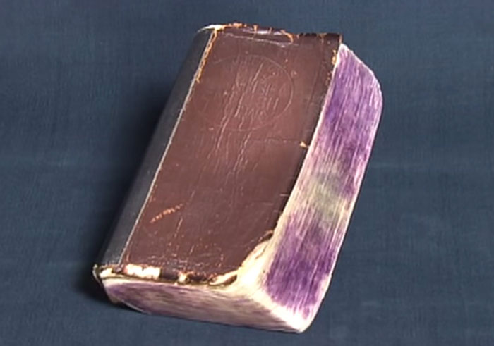 old-book-restoration-japanese-craftsman-nobuo-okano-6 old-book-restoration-japanese-craftsman-nobuo-okano-6