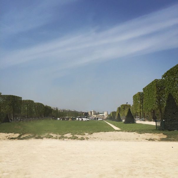 photoshop-eiffel-tower-tourist-photo-sid-frisjes-16 photoshop-eiffel-tower-tourist-photo-sid-frisjes-16