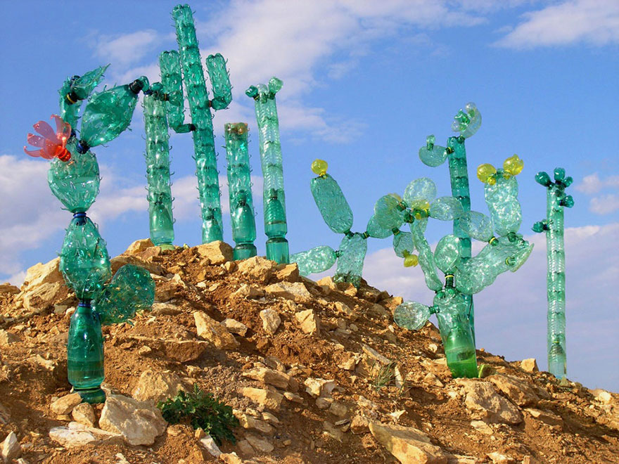 plastic-bottle-sculpture-recycle-art-veronika-richterova-13 plastic-bottle-sculpture-recycle-art-veronika-richterova-13