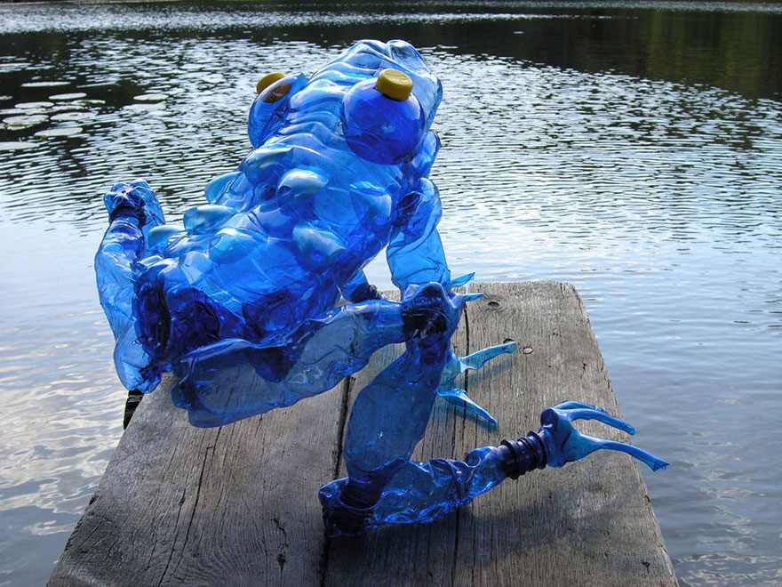 plastic-bottle-sculpture-recycle-art-veronika-richterova-3 plastic-bottle-sculpture-recycle-art-veronika-richterova-3
