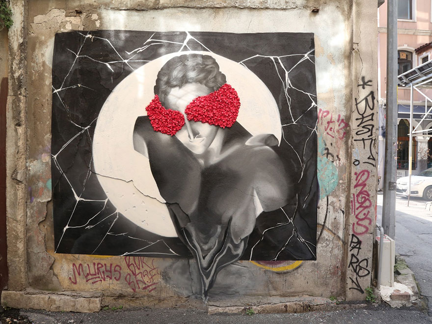 Artist Hides Crystallized Geode Installations Inside Wall Cracks To Bring Life To Urban Areas Artist Hides Crystallized Geode Installations Inside Wall Cracks To Bring Life To Urban Areas