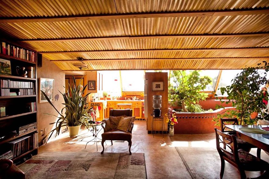 40 Bloody Good Reasons You Need To Build An Earthship