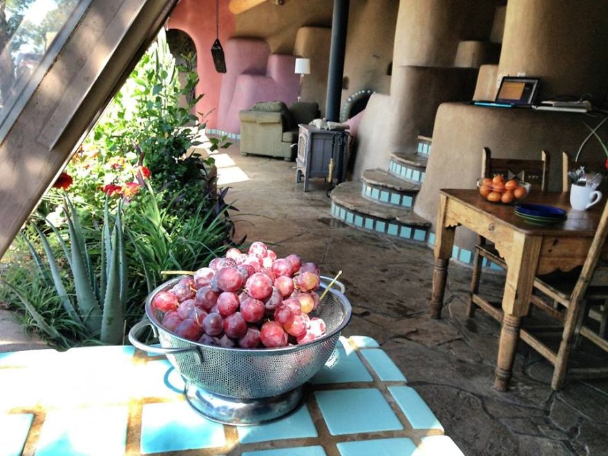 40 Bloody Good Reasons You Need To Build An Earthship