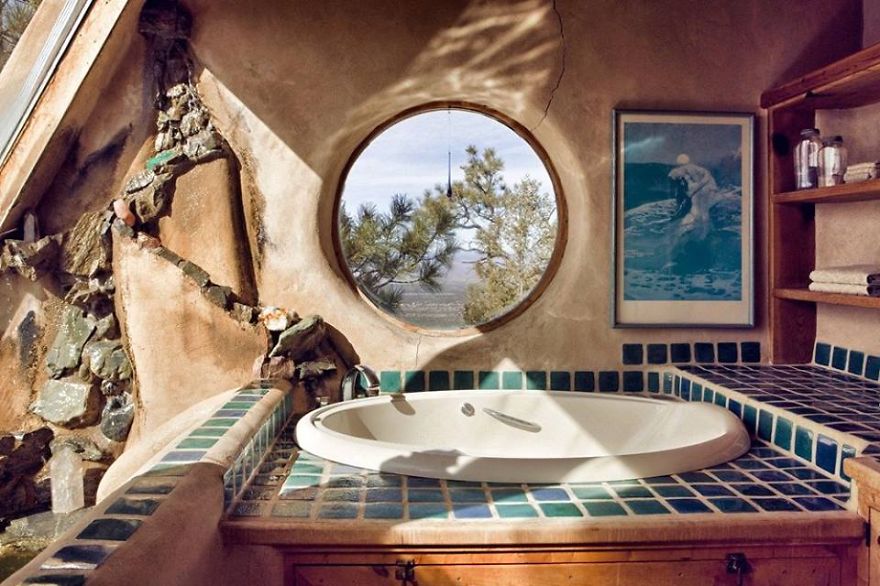 40 Bloody Good Reasons You Need To Build An Earthship