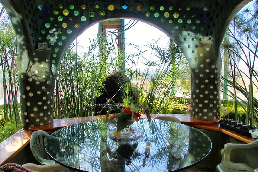 40 Bloody Good Reasons You Need To Build An Earthship