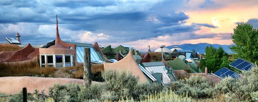 40 Bloody Good Reasons You Need To Build An Earthship