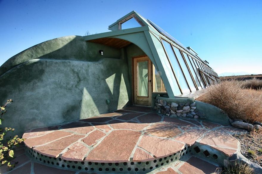 40 Bloody Good Reasons You Need To Build An Earthship