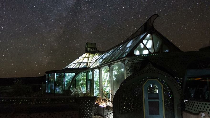 40 Bloody Good Reasons You Need To Build An Earthship