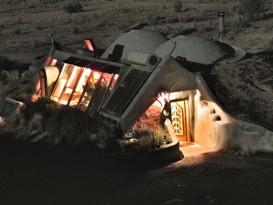 40 Bloody Good Reasons You Need To Build An Earthship
