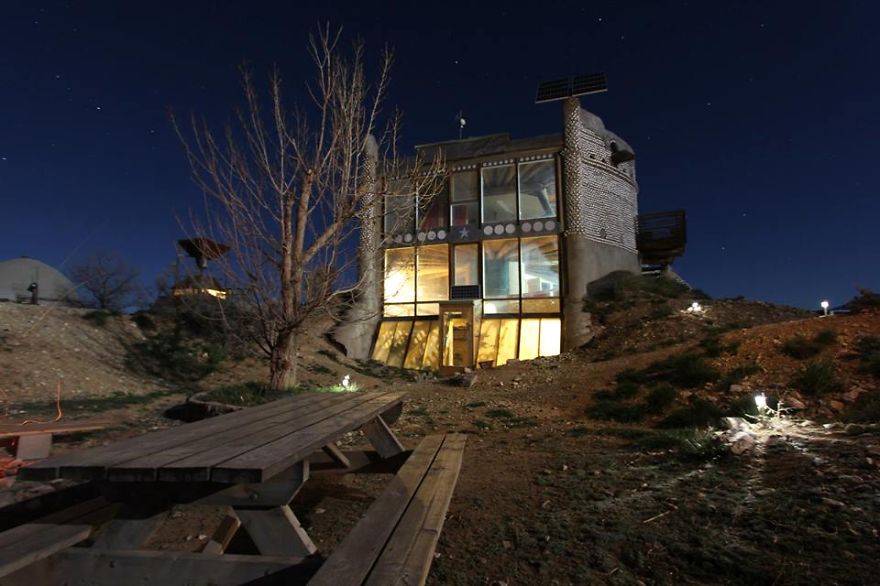 40 Bloody Good Reasons You Need To Build An Earthship