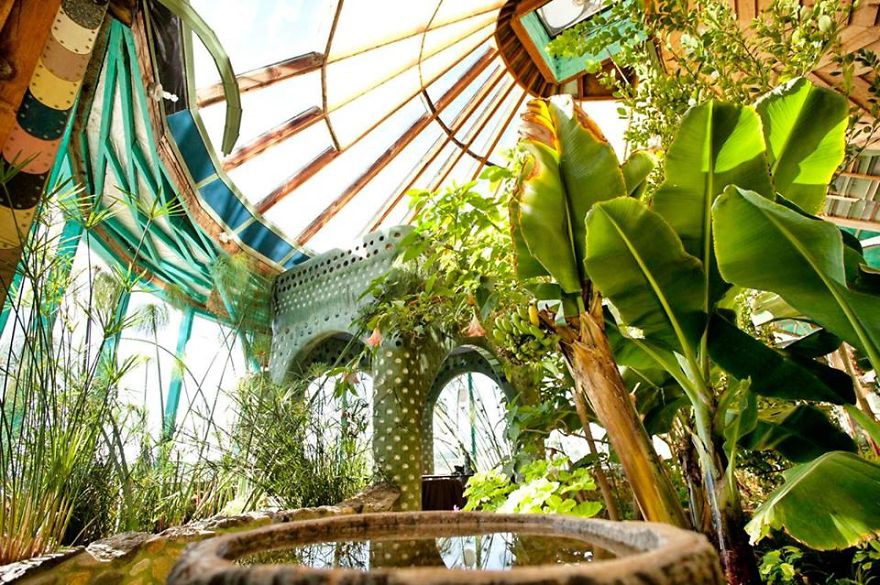 40 Bloody Good Reasons You Need To Build An Earthship