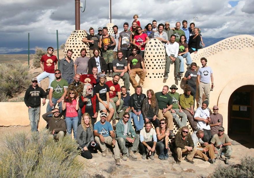 40 Bloody Good Reasons You Need To Build An Earthship