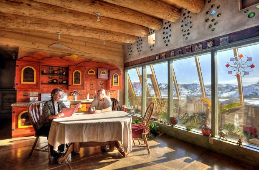 40 Bloody Good Reasons You Need To Build An Earthship