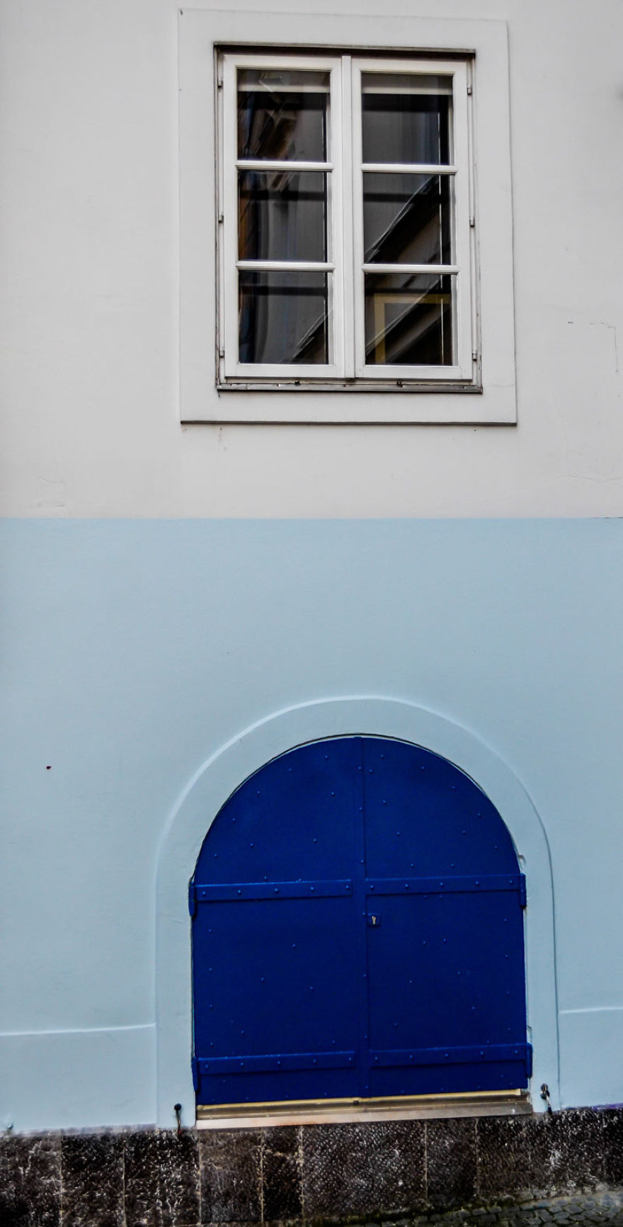 A Photographer Who Clicked 2500 Pictures Of Windows And Doors Of Europe Across 13 Cities