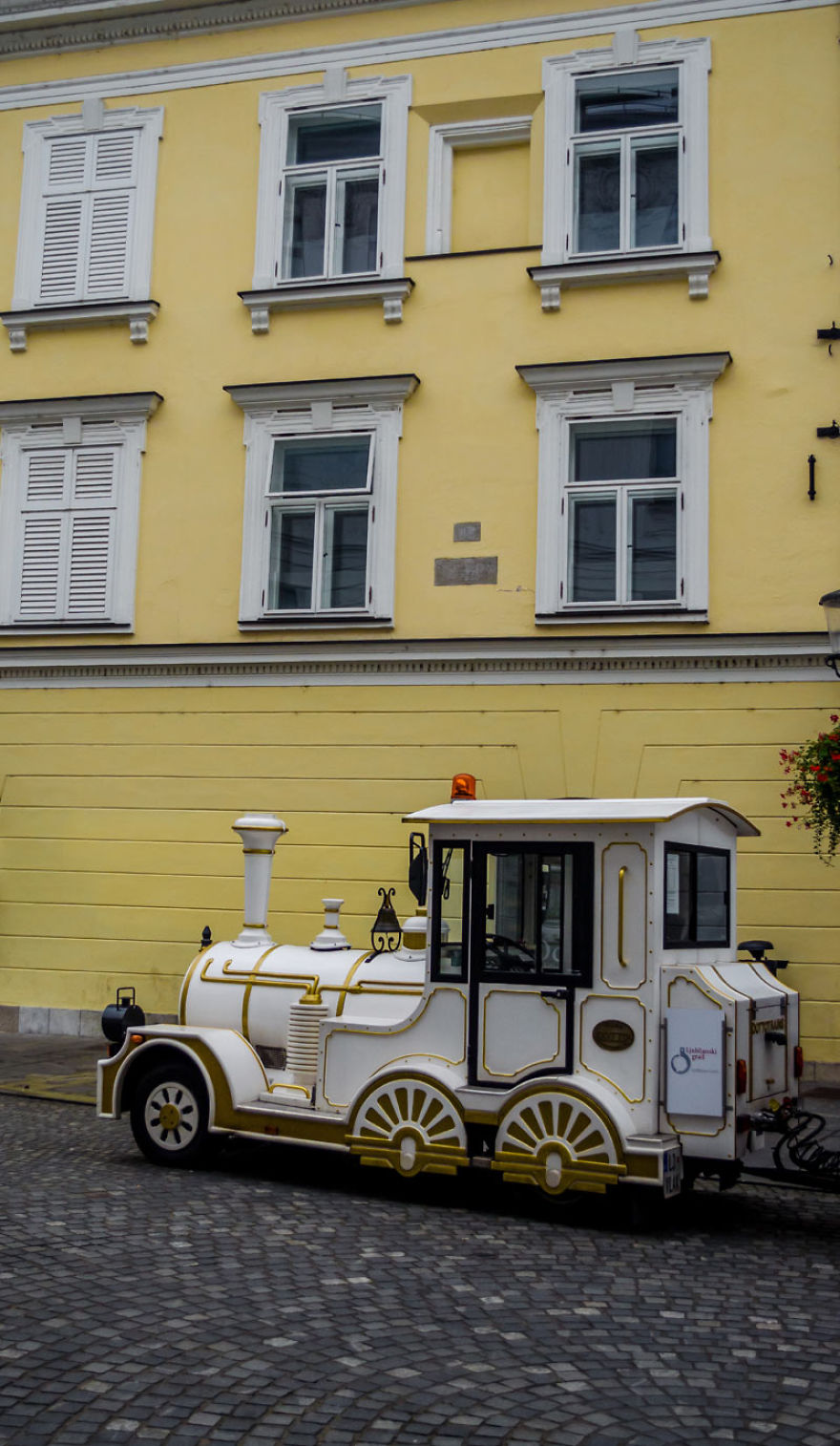 A Photographer Who Clicked 2500 Pictures Of Windows And Doors Of Europe Across 13 Cities