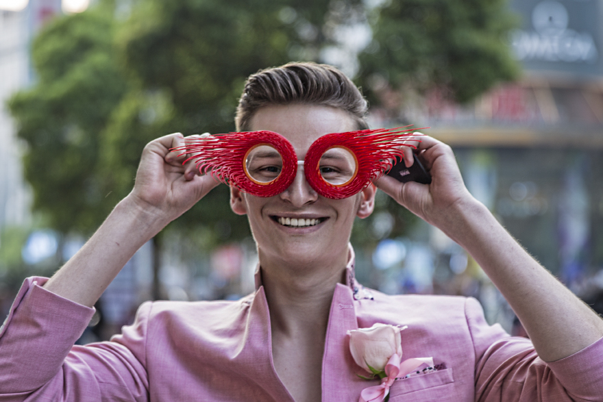 Iranian Artist Takes Bizarre Eyeware Into The Streets Of Shanghai Iranian Artist Takes Bizarre Eyeware Into The Streets Of Shanghai
