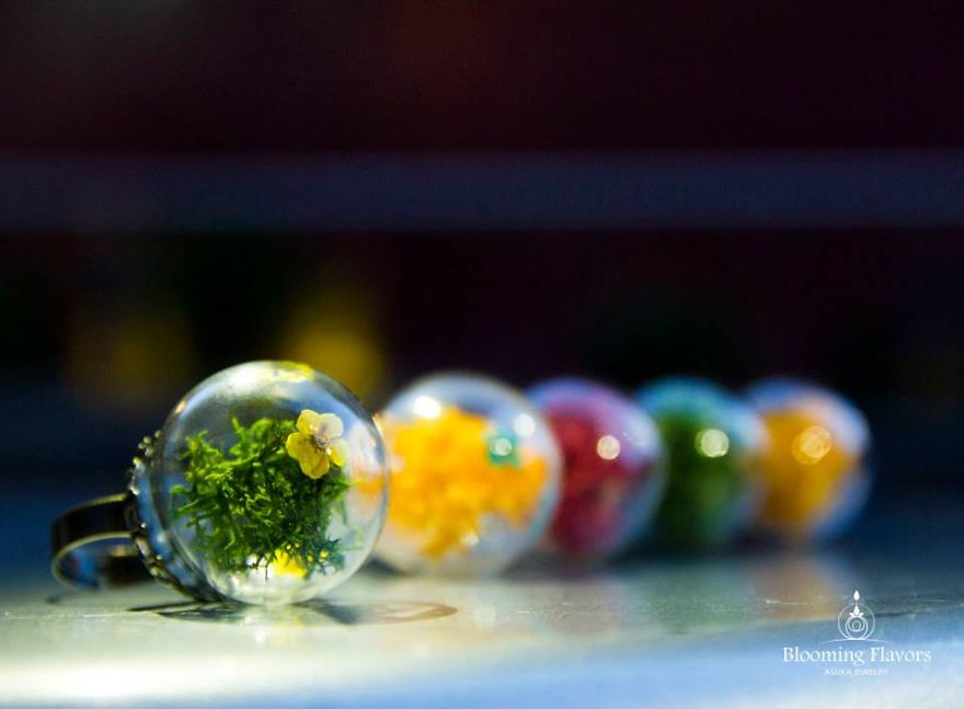 Nature-Scape Jewelry Lets You Carry A Tiny Oasis Nature-Scape Jewelry Lets You Carry A Tiny Oasis