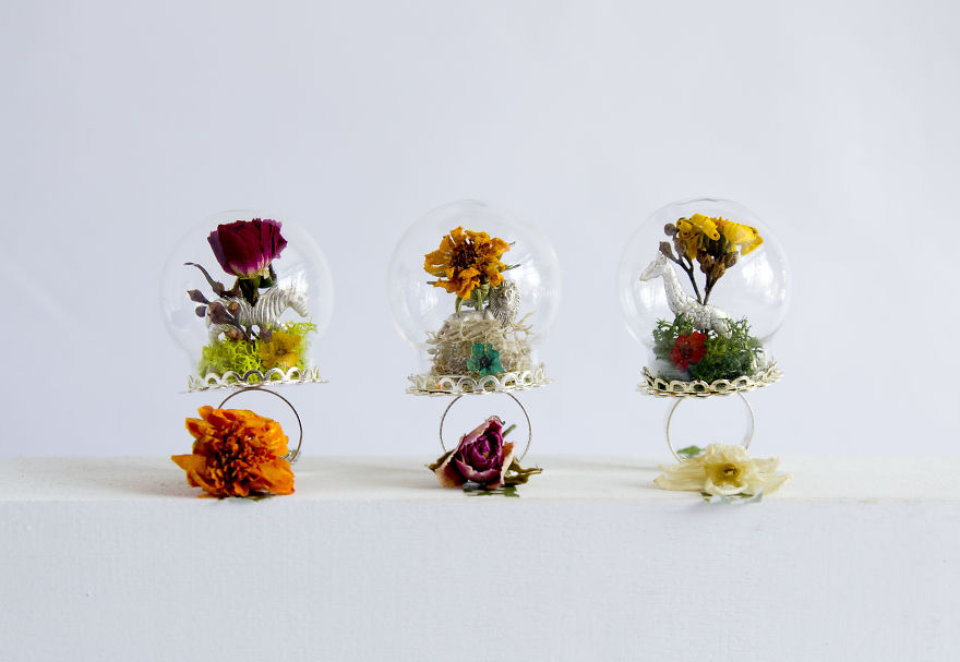 Nature-Scape Jewelry Lets You Carry A Tiny Oasis Nature-Scape Jewelry Lets You Carry A Tiny Oasis