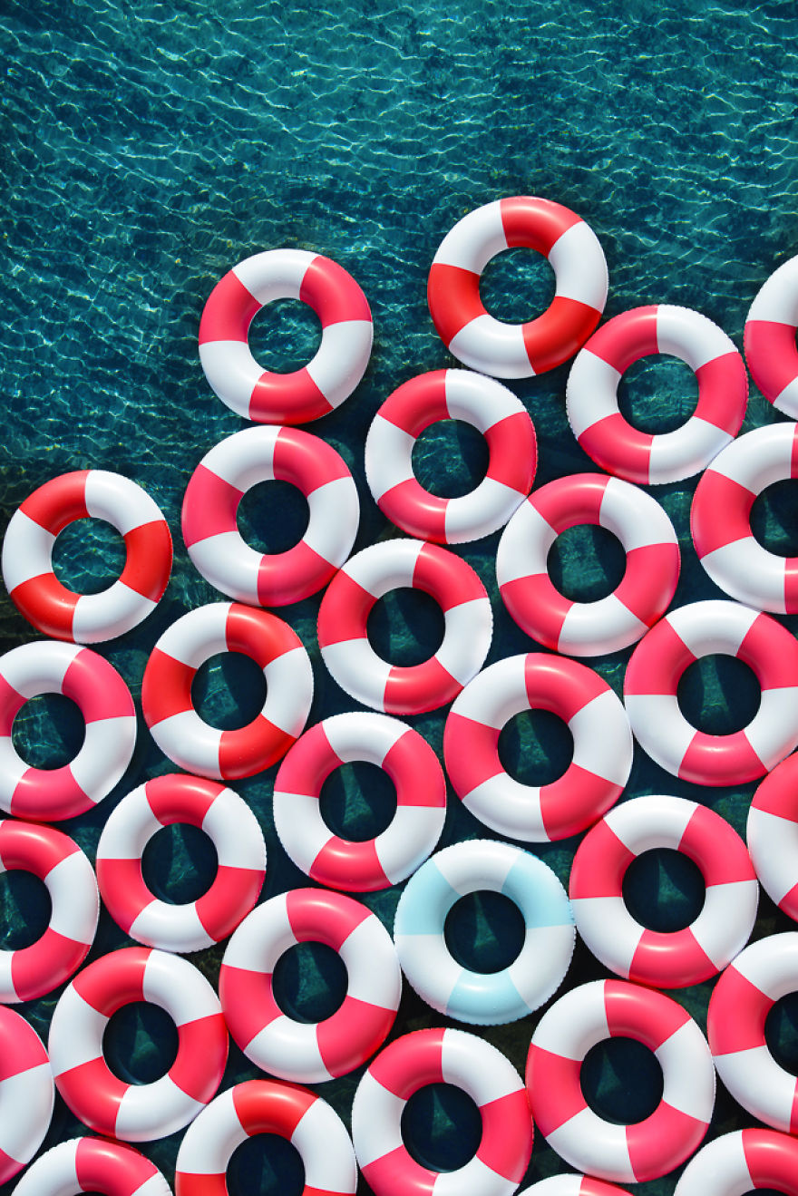 Poolside Photos With 1,000 Inner Tubes Bring Back 1960s Mediterranean Glamor Poolside Photos With 1,000 Inner Tubes Bring Back 1960s Mediterranean Glamor