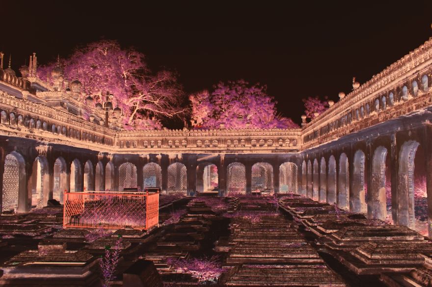 I Photographed Monuments And People Then Turned Them Into Color Negatives They Looked Beautiful