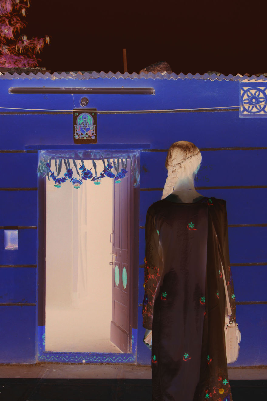 I Photographed Monuments And People Then Turned Them Into Color Negatives They Looked Beautiful