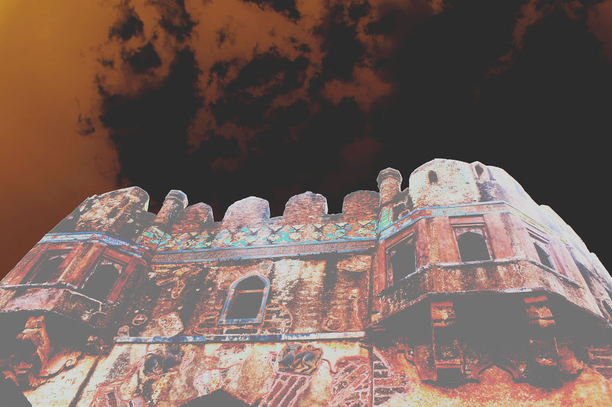 I Photographed Monuments And People Then Turned Them Into Color Negatives They Looked Beautiful