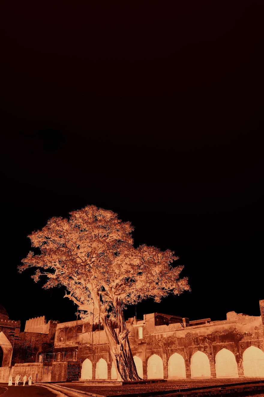 I Photographed Monuments And People Then Turned Them Into Color Negatives They Looked Beautiful