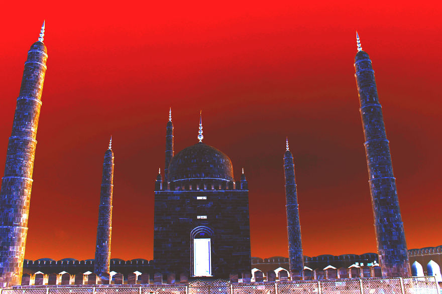 I Photographed Monuments And People Then Turned Them Into Color Negatives They Looked Beautiful