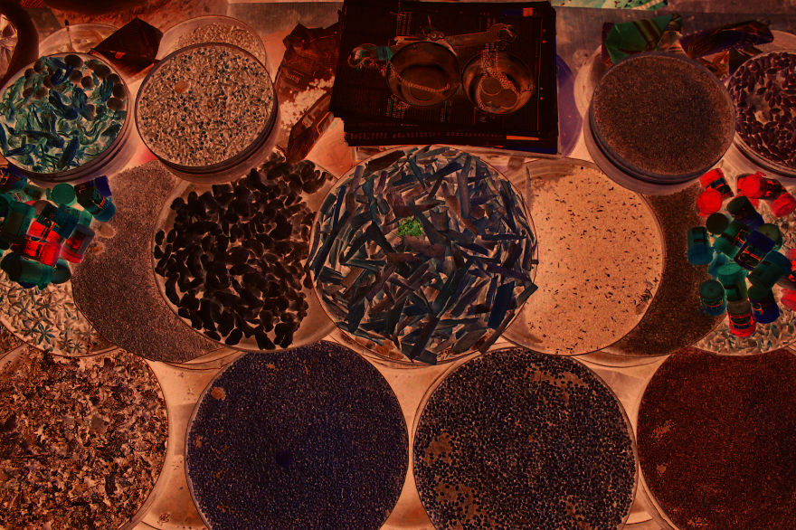 I Photographed Monuments And People Then Turned Them Into Color Negatives They Looked Beautiful