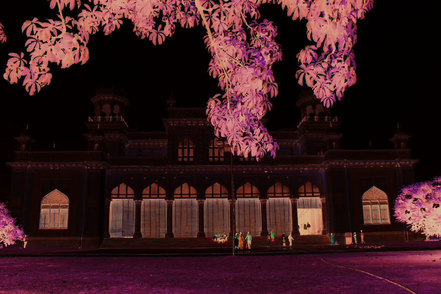 I Photographed Monuments And People Then Turned Them Into Color Negatives They Looked Beautiful